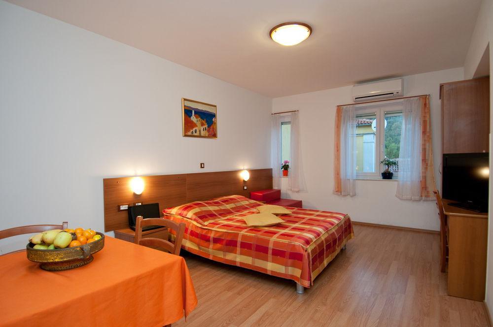 Apartments And Rooms Liburnija Опатія Екстер'єр фото