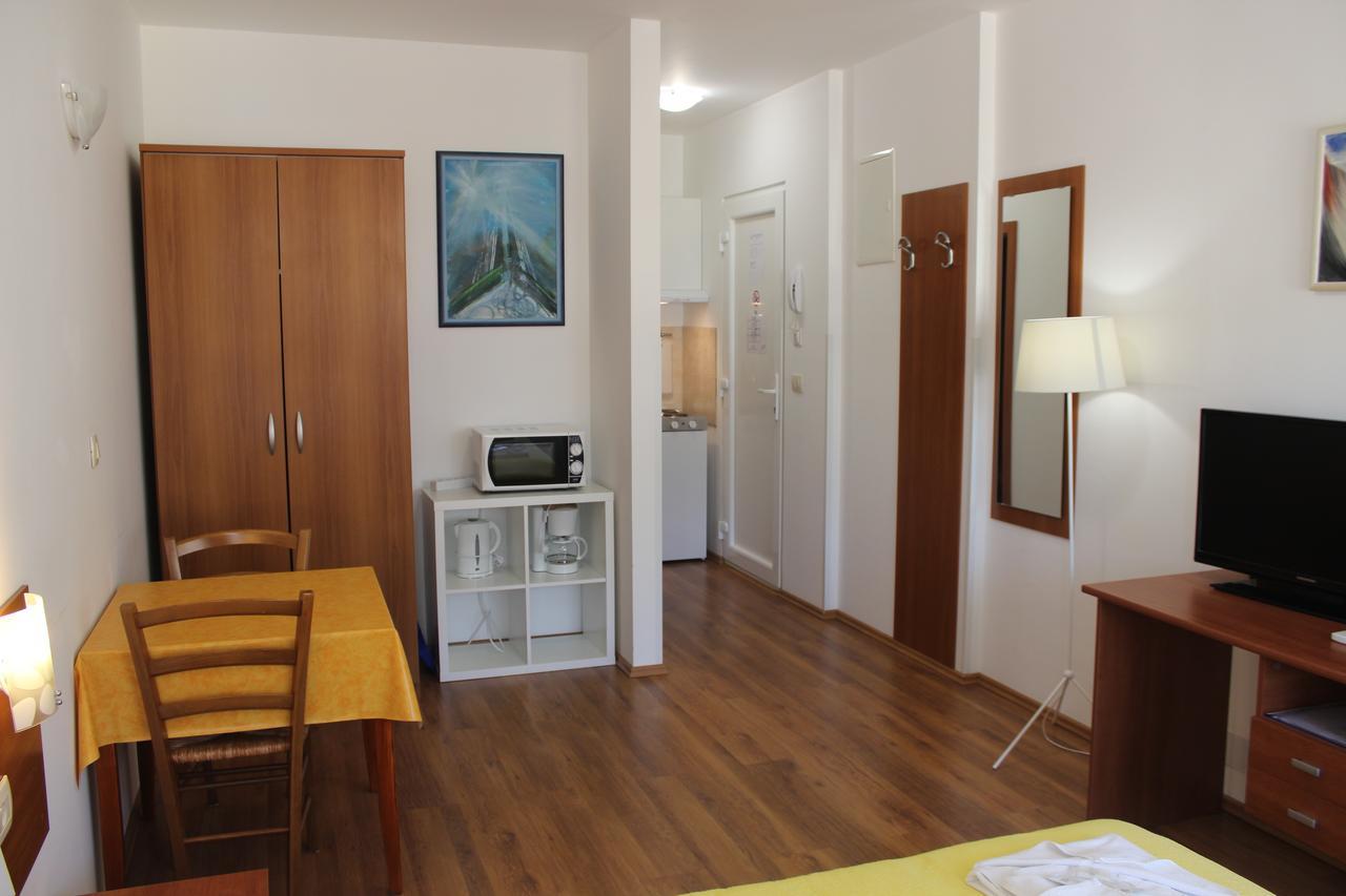 Apartments And Rooms Liburnija Опатія Екстер'єр фото